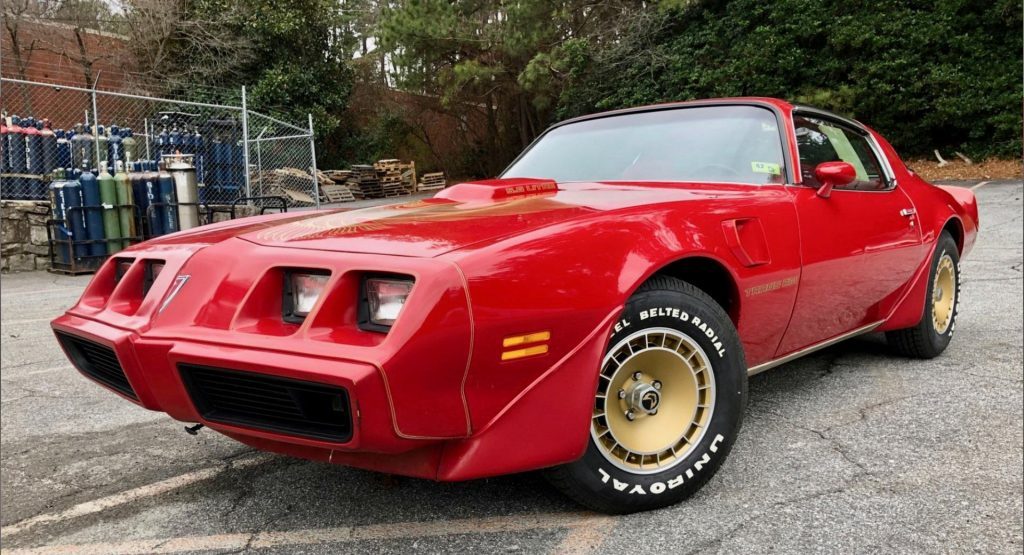 1981-pontiac-firebird-trans-am-auction-46-1024x555-3345794